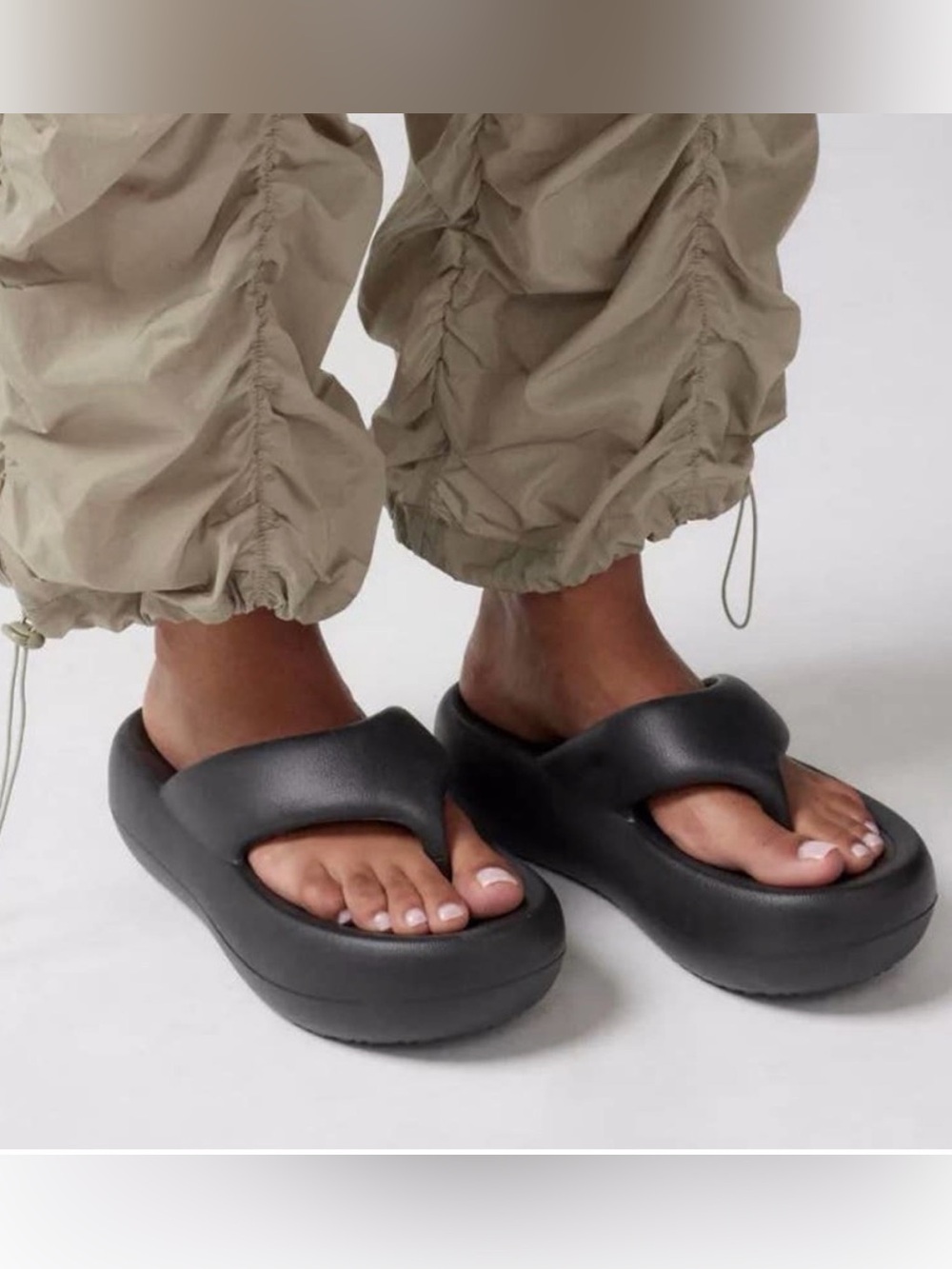 Jeffrey Campbell Chillaxin Platform Thong Sandal in Black